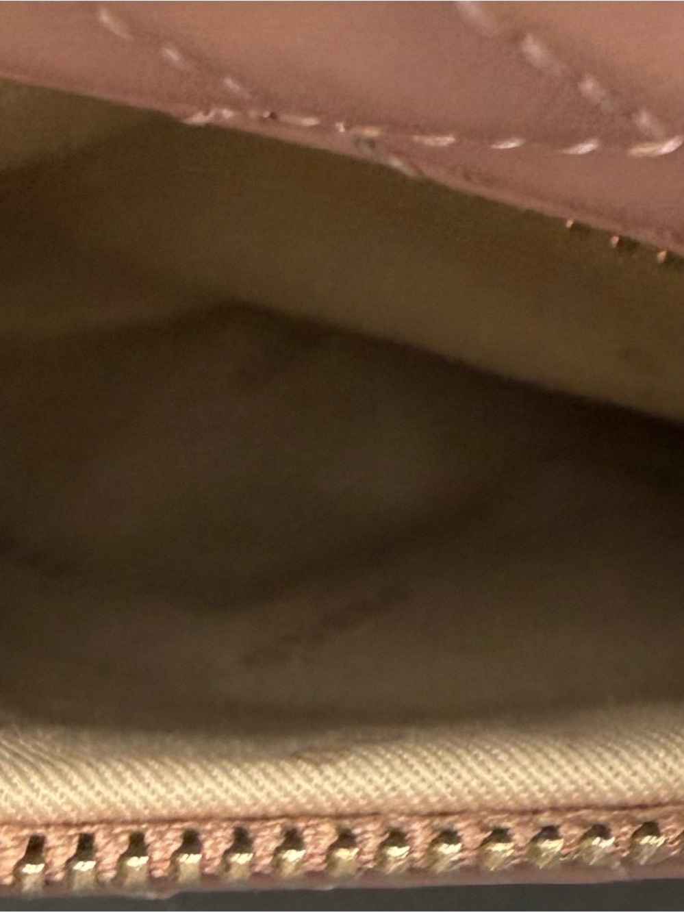 Guess Quilted soft leather purse with a keychain , light dusty Rose color - Picture 9 of 9